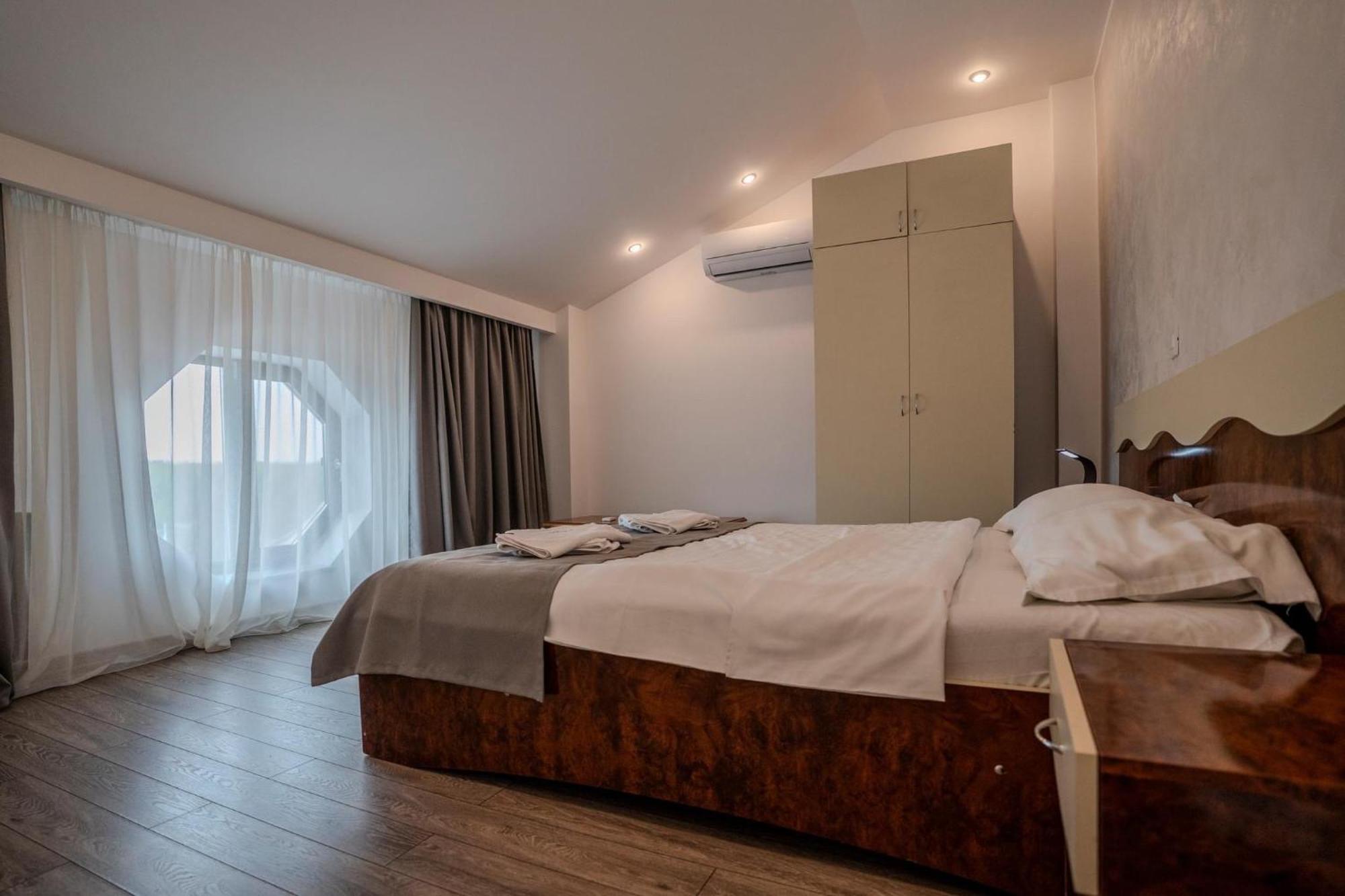 Mihail Kogălniceanu Hotel Emi מראה חיצוני תמונה