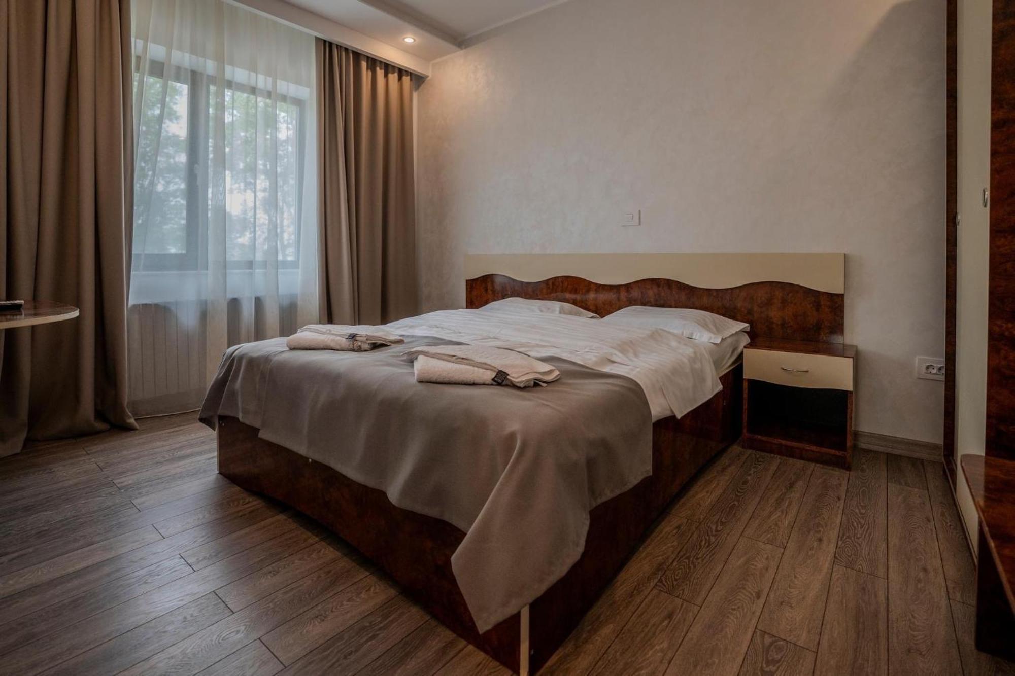 Mihail Kogălniceanu Hotel Emi מראה חיצוני תמונה